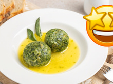 O Gnudi, prato tradicional italiano com queijo ricota, espinafre e parmesão, é tão saboroso que dispensa molho, use apenas um pouco de manteiga