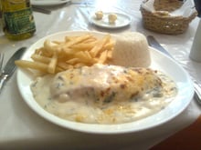 Salmão com molho de espinafre gratinado
