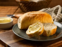 Receita fácil de pão francês caseiro melhor que o da padaria: crocante por fora e macio por dentro
