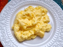 Ovo mexido cremoso SEM LEITE melhor que de hotel: aprendi com truque simples da minha mãe e o namorado aprovou!
