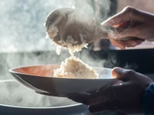 A panela elétrica de arroz da Oster está com super desconto no Mercado Livre!