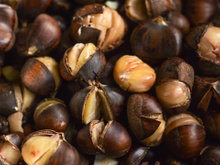 Sem micro-ondas, nem frigideira: a receita perfeita para fazer castanha assada em casa que aprendi com vendedor de rua em Portugal