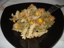 Salada fácil de macarrão e atum
