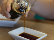 Shoyu é tudo igual? Saiba como escolher um molho oriental de qualidade para deixar suas receitas ainda mais saborosas