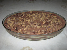 Torta de bolacha com bombons e café