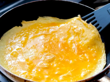 Sua omelete está grudando na frigideira? TudoGostoso ensina truque simples de chef que garante um resultado perfeito