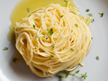 O segredo de chef para fazer um macarrão ao alho e óleo que nem de restaurante