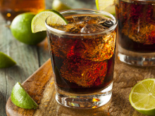 Origem de 3 drinques famosos: caipirinha, cuba libre e pinã colada