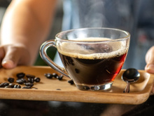 Nem adoçante, nem açúcar, nem mel: o que um neurologista recomenda colocar no café para ajudar a memória e o cérebro