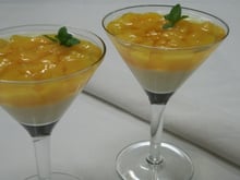 Sobremesa de pêssego com gelatina