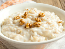 Sem leite, nem açúcar: mingau de aveia cremoso é a receita perfeita para o frio; sempre uso um ingrediente especial