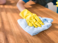 Poucas pessoas sabem como lavar toalhas de microfibra para que não percam sua magia (e sigam macias e absorventes!)