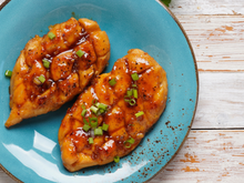 Um simples molho vinagrete de mostarda pode transformar o seu peito de frango sem graça em um jantar delicioso