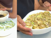 Essa salada de acelga é tão boa que sirvo de petisco para os amigos, a gente come com a mão e é sucesso sempre!