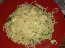 Macarrão com camarão ao creme de queijo