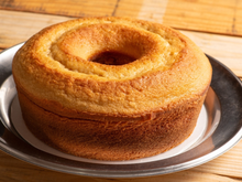 Sem farinha, sem açúcar, mas ideal para o café: bolo de laranja com uma receita bem simples
