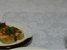 Bruschetta de mussarela de búfala, tomate e manjericão