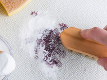 Adeus lavanderia: esfregue esse ingrediente simples no carpete e ele ficará como novo, livre de ácaros e macio