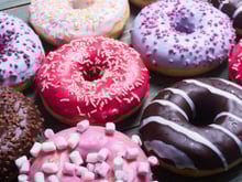 Receita de donuts: aprenda a fazer a rosquinha de filme americano em casa