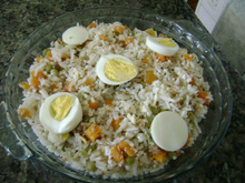 Arroz com atum e legumes