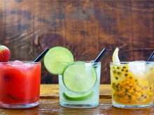 Tipos de caipirinha: confira drinks deliciosos para o fim de semana