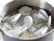 Como higienizar potes de vidro: veja que fácil é esse passo a passo