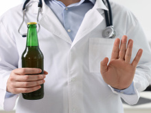 Os médicos concordam: "Quando você bebe álcool, os neurônios atrofiam e você perde a capacidade de criar novas memórias."