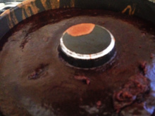 Bolo de chocolate com calda durinha