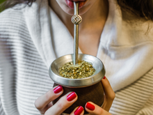 Copo Stanley para gaúcho! Cuia térmica promete deixar seu chimarrão quente até o último gole