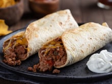 3 ingredientes e nada mais! Veja como fazer essa receita rápida, prática e supergostosa para a hora do lanche