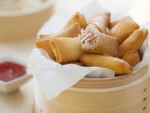 Rolinhos primavera recheados com patê de atum