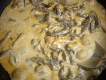 Estrogonofe de carne fácil e rápido