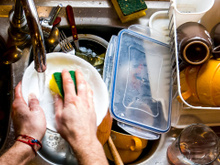 Muitas famílias lavam esses itens de cozinha com mais frequência, e eles tendem a estragar mais rapidamente