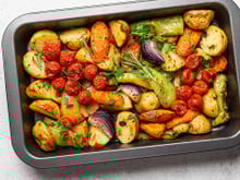 Aprendi um jeito diferente de assar legumes no forno e agora eles ficam caramelizados, dourados e cheios de sabor