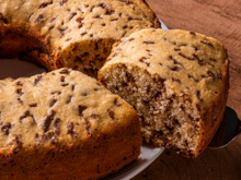 Como fazer bolo formigueiro? A receita do TudoGostoso é fácil e fica melhor que o de padaria