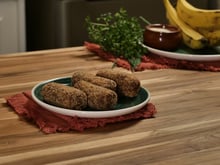 Croquete de banana com carne-seca