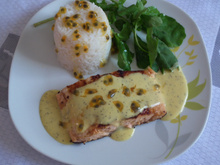 Salmão ao molho de maracujá