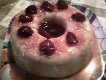 Manjar branco com calda de morango