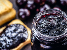 É época de jabuticaba e já corri para fazer essa geleia deliciosa para incrementar meus lanches