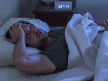 Sou biólogo e garanto: essa é a bebida popular que pode estar atrapalhando as suas noites de sono (não é café!)