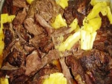 Carne assada com mandioca