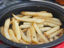 Truque para fazer fritura sem sujar o fogão e os azulejos
