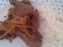 Bife acebolado agridoce