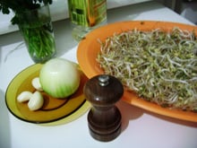 Broto de feijão refogado