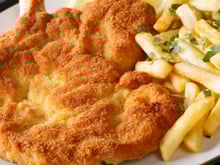 Nem frango, nem boi: bife de porco à milanesa é muito mais gostoso e eu vou te provar com essa receita irresistível