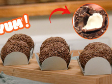 Ideia genial para um doce diferente: brigadeiro recheado com sorvete de lambuzar (e lamber) os dedos!
