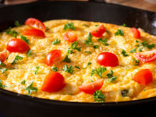 Omelete de legumes de outono: uma receita leve, nutritiva e vegetariana que leva 30 minutos