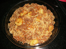 Macarrão com carne e batata