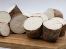 Como descascar mandioca: truque simples, rápido e eficaz