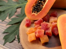 Malefícios do mamão: o que pode acontecer com o seu corpo se comer muito mamão